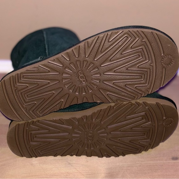 NWOT UGG Classic Short Boots - Hunter Green - Picture 2 of 4